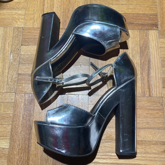 FOREVER 21 Metallic Silver Platforms Heels - Picture 2 of 7